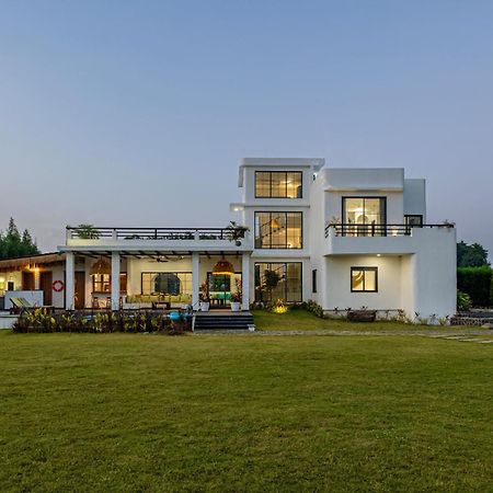 Stayvista At Lotus By The Lake With Pool, Bbq & Lawn 印多尔 外观 照片