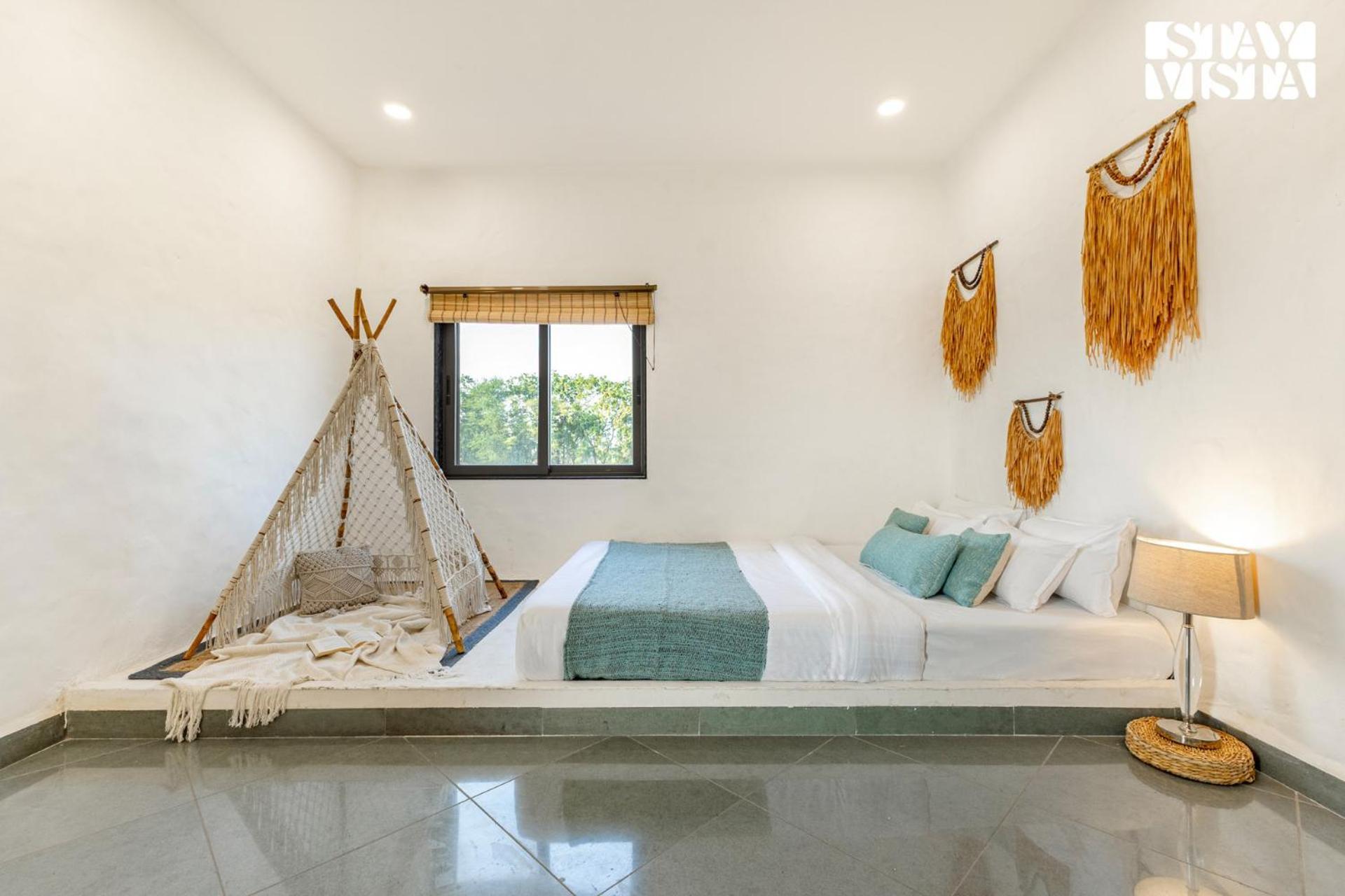 Stayvista At Lotus By The Lake With Pool, Bbq & Lawn 印多尔 外观 照片