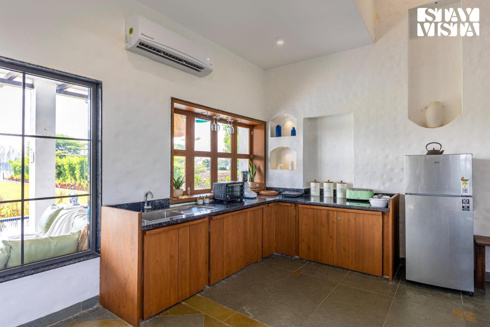 Stayvista At Lotus By The Lake With Pool, Bbq & Lawn 印多尔 外观 照片