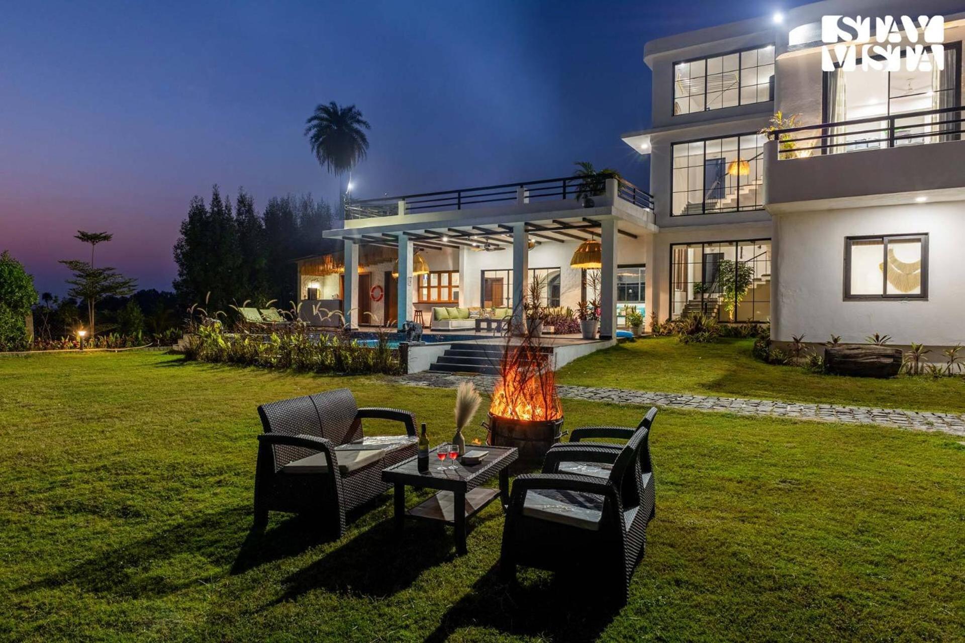 Stayvista At Lotus By The Lake With Pool, Bbq & Lawn 印多尔 外观 照片