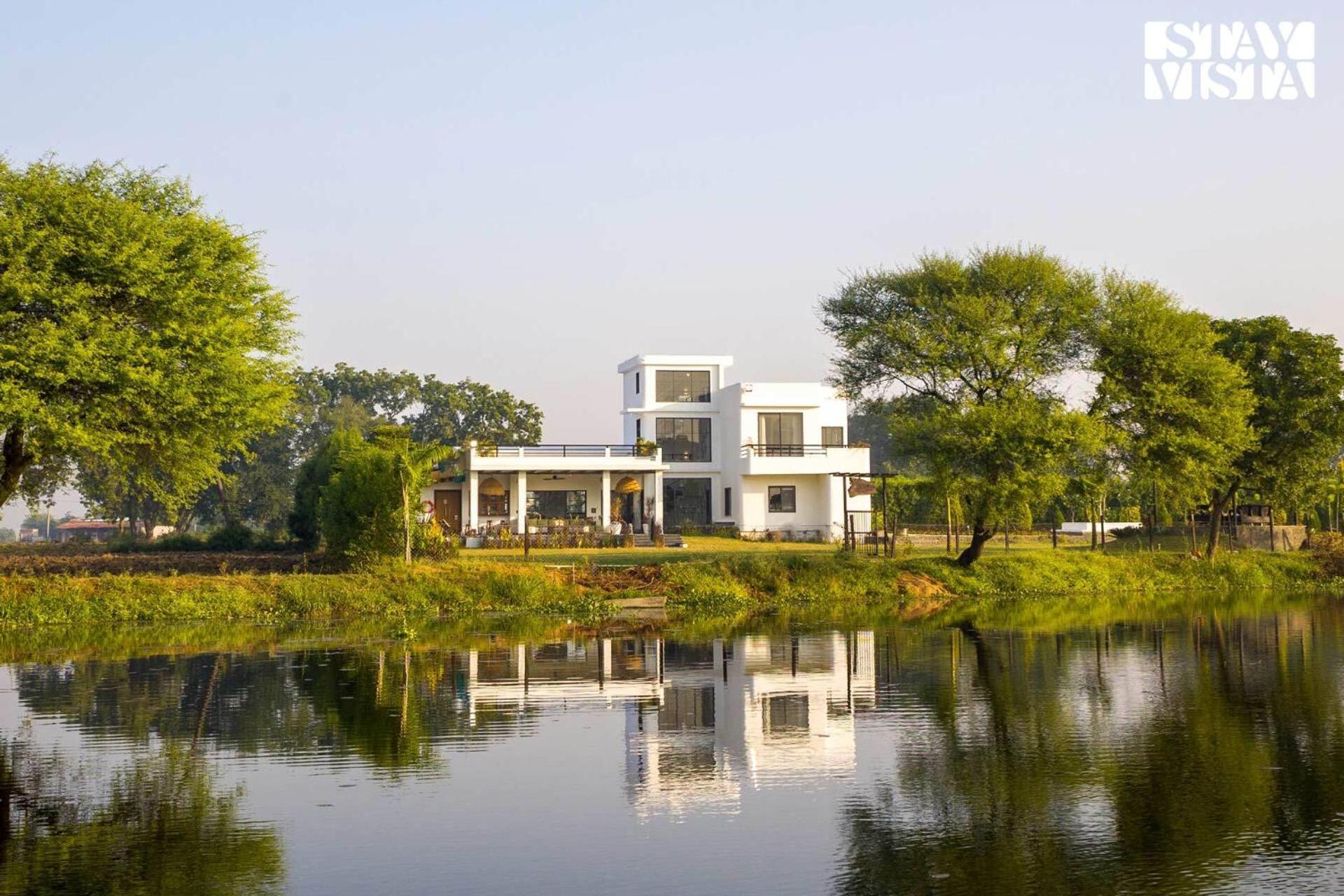 Stayvista At Lotus By The Lake With Pool, Bbq & Lawn 印多尔 外观 照片